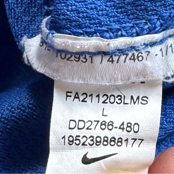 Nike Blue Short Sleeve Tee with White Logo Boys Size Large - Picture 5 of 5